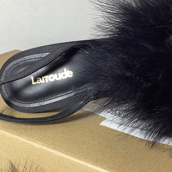 Marilyn Sandal
Larroude
brand: Larroude - Picture 10 of 12